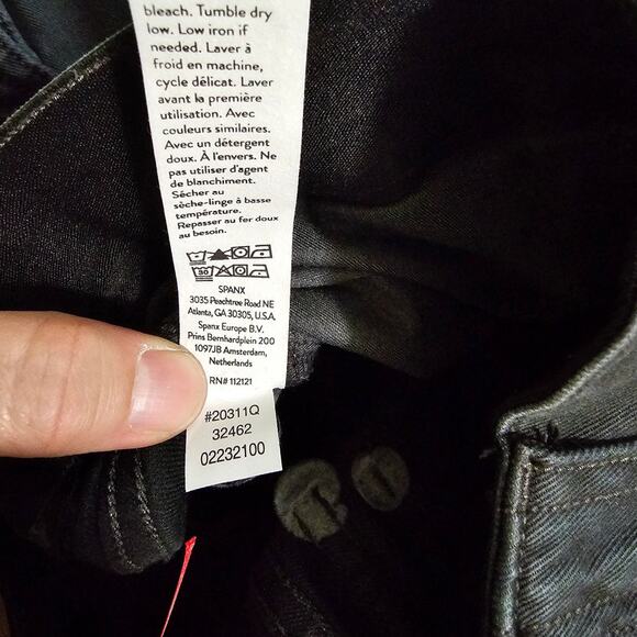 Spanx Women's Washed Black Stretch Twill Ankle Cargo Pants Size Small Petite NWT - Picture 12 of 12